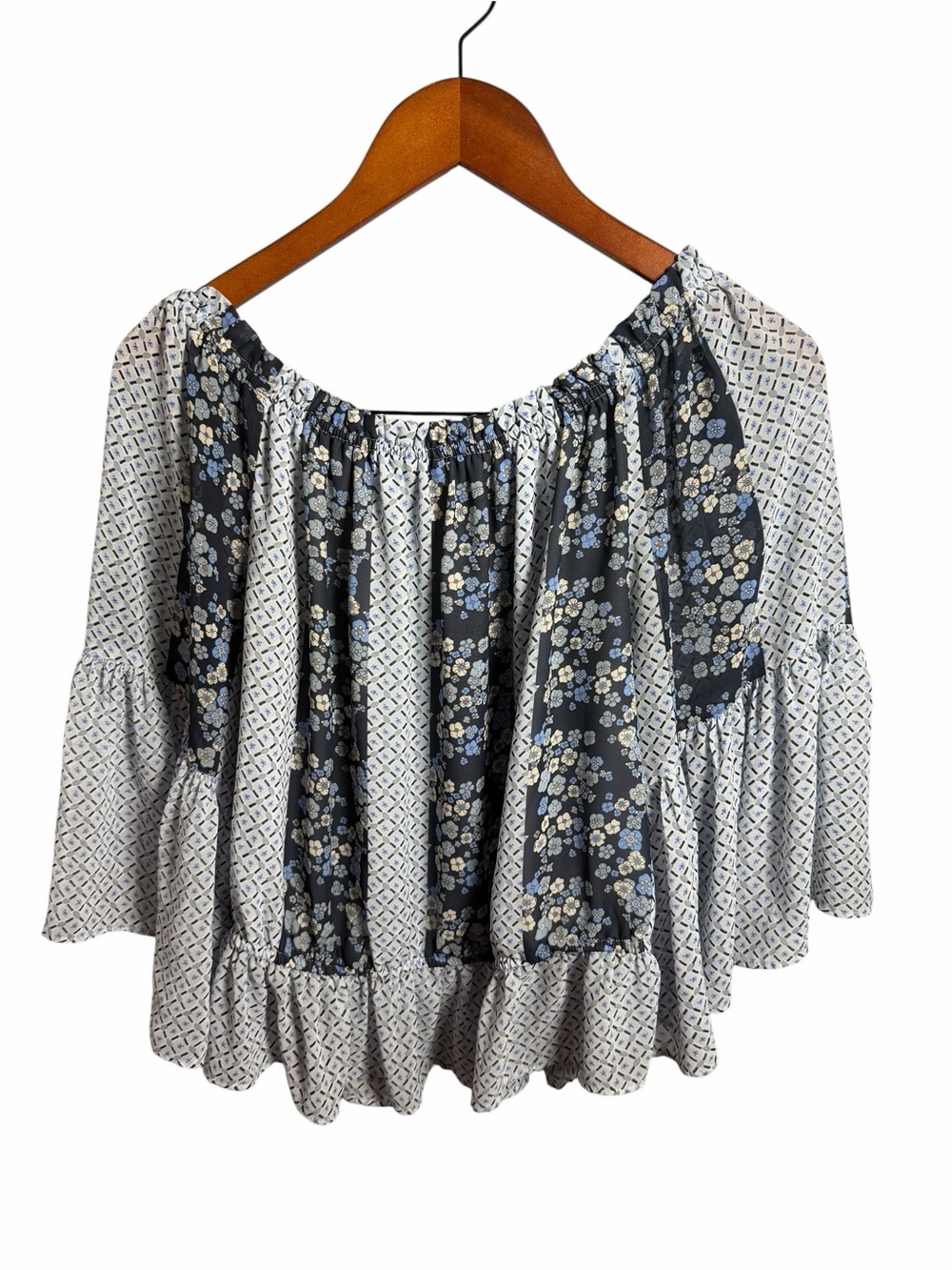 Cato Off-Shoulder Navy and White Floral Blouse - Picture 3 of 9
